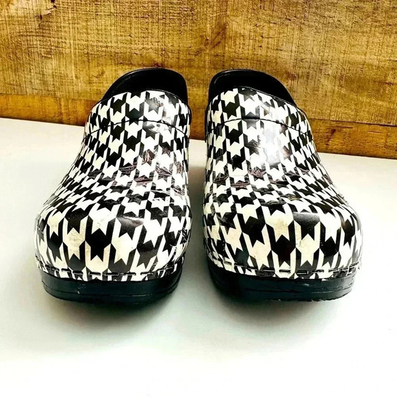 Sanita Houndstooth Black & White Patent Leather Clogs - Picture 3 of 8